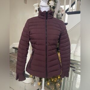 T By Tahari Women's ruffle cuffed puffer Jacket - Burgundy